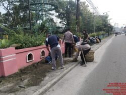 Polsek Siantar Selatan Bersama Pihak Kecamatan dan Koramil Gotong Royong Massal di Jalan Gereja