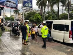 Sat Lantas Polres Pematangsiantar Edukasi Tertib Berlalu Lintas di Halte Travel Platinum & Boby Paradep