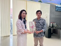 Wakil Bupati Humbahas Serahkan Sertifikat Wakaf Kepada Nazir Masjid
