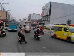 Berikan Rasa Aman dan Nyaman, Bhabinkamtibmas Polsek Siantar Selatan Gatur Lalin Pos Padat Pagi