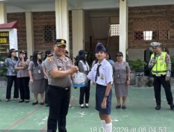 Selamatkan Generasi Muda dari Narkoba, Wakapolres Simalungun Bina Upacara di Sekolah Assisi dan Dorong Literasi AI