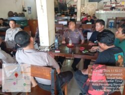 Kapolsek Siantar Timur Bersama Personil Kumpul Bersama Warga